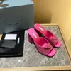 라인 석 슬리퍼 클래식 여성 하이힐 드레스 신발 고급 디자이너 삼각형 버클 장식 9CM 두꺼운 발 뒤꿈치 비치 샌들 35-42 상자 포함
