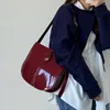 Kvällspåsar patent läder axel för kvinnor vintage damer crossbody hink väska mode enkel kvinnlig messenger pendlare handväska