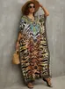 Kvinnors badkläder Bohemian Dress Kaftan Long Women v Neck Print Maxi Tunika för Beach Robe Plaage Sarong Beachwear Swimsuit Cover Up