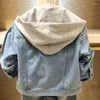 Jackor Spring Autumn Kids denim för pojkar baby huva rockar mode barn outwear rippade jeans 4 6 8 år