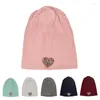 Beanies Beanie/Kafatası Kapakları Kadınlar Şeritli Pamuk Pamuk Düz Renk Yumuşak Elastik Kafatalar Şapkalar Moda Bahar Big Love Rhinestone Aksesuarları De