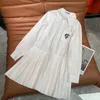 Kadınlar elbise kolsuz denim gömleği 2023 İlkbahar Yaz Aşırı Giyim Tomurcuklu Mektup Lady İnce Elbiseler Kemer Pileli Etek Düğmesi Zipp