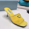 슬리퍼 여성 하이힐 비치 신발 여름 오픈 발가락 투명 어퍼 디자이너 클래식 삼각형 버클 장식 6.5CM 미드 힐 샌들 35-42