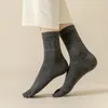 Kvinnors strumpor Mid-Calf Slipper Toe Unisex Sweat-Absorbent andningsbara split tår japansk stil fast färg för män