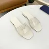 Prado Luxury Fashion Topquality Designer Designer Shoes Slippers Дизайн летние мужчины и женщины плоские туфли толстая подошва кожаная резиновая буква. Случайная мультфильма тапочка