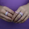 حلقات الكتلة Hip Hop Bling White Pink Baguette CZ Edernity Band Jewelry للنساء الكامل Zirconia Conting Finger Ringscluster