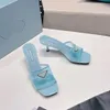 슬리퍼 여성 하이힐 비치 신발 여름 오픈 발가락 투명 어퍼 디자이너 클래식 삼각형 버클 장식 6.5CM 미드 힐 샌들 35-42