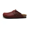 Boston Cog Men Mulheres Sandálias de Designer Slippers Slider Saco de couro Pull Cork Flats Mula mocassins amadeirados para homens sandálias de chinelos marrom slides pretos marrom sliders