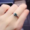 Cluster Rings 2023 Green Moissanite Ring 1CT 6.5MM Lab Blue Diamond Fine Jewelry Per le donne Anniversary Party Gift Real S925 Sterling Silver