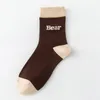 Damensocken im Herbst- und Winterstil, mittellang, gekämmte Baumwolle, Bär, trendiger japanischer Khaki-Flor