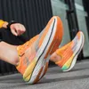Vestido Sapatos de carbono Men amortecedores correndo para mulheres Breathalbe esportes atléticos Treinadores Ultralight Sneakers masculino 230211