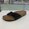 Boston Clog 슬리퍼 플립 플롭 스카프 Mayari 애리조나 샌들 패션 럭셔리 디자이너 WENS MENS MENS UNISEX MULES 가을 겨울 클래식 클래식 클래그 샌들 신발을위한 슬라이드