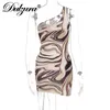 Casual jurken Dulzura Tie kleurstof print hol uit een enkele schouder mini -jurk trekstring ruches vat bodycon sexy streetwear 2021 zomer y2k t230210