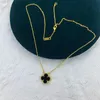 Womens Luxury Designer Necklace Fashion Flowers Four-leaf Clover Necklaces 18K Gold Stainless Steel Necklaces Jewelry