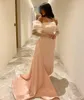 ピンクオフショルダーマーメイドイブニングドレス