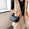 Opruimingsuitgangen online kleine menigte dames veelzijdige mini crescent schouder draagbare onderarm tas mode