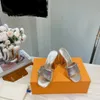 Slippers feminina de couro de couro feminino Patente de fábrica de fábrica de couro alto sapato vintage Casual Summer Classic Legend Fashion Shoe plana 35-41 com caixa