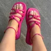 2023 Sommarkvinnor Sandaler Nya designer Slides Round Toe Tjock Sole Simple Slippers Fashion Large Beach Shoes