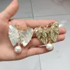 Broscher stift högkvalitativ naturlig skalfjäril form brosch delikat smycken runt pärla guld fylld mässing för gåva