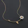 Pendant Necklaces Women Daisy Necklace Gold Color Clavicle Chain Cute White Flower Fashion Dainty Metal Girls Party Wedding Jewelry GiftsPen