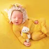 Keepsakes 4 PcsSet Baby Clothes born Pography Props Baby Romper Jumpsuit Hat Pillow Set With Cute Bear Doll Po Shooting Outfits 230211