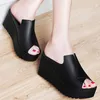 Slippers 2023 Sapatos de salto alto feminino Sapas de primavera Summer Black Wedge Mulheres Modernas Moda Moda Plataforma Coreana 7cm Plataforma