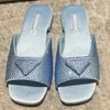 Siedzik Sandali w Raso con cristalli sandał słynne sandały designerskie kapcie z trójkątem na górnym podkreśleniu marki klasyczne sandały modowe pantof