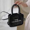 2023 Nieuw de tote bag Womens handtas Eenvoudig zwart Roze paars Blauw kleine 21x18cm vierkante tassen mode verse brief schouder schouder crossboby messenger handtas