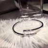 Bracciale rigido in acciaio al titanio 316L Braccialetti per unghie sottili per donna Uomo Gioielli con zirconi d'amore senza scatola