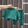 Set di abbigliamento Autunno e inverno nuova lettera per bambini tuta a maniche lunghe pantaloni in maglione di pile per bambini due pezzi semplice abbigliamento sportivo casual