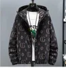 ホットセールメンズデザイナーファッションジャケットコートキャップ春秋のジャケットスリムスタイリスト印刷された男性女性ウィンドブレーカーアウタージッパーフーディーズコートファットプラスサイズトップ