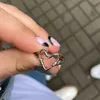 Band Rings 2021 Punk Ancient Hollow Heart Ring Chain Thorns Entanglement Rings Love Women Girls Wedding Hip-hop Jewelry Party Gift G230213