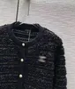 Kadın Sweaters Designer 2023 Yeni Bahar Milan Pist Mürettebatı Boyun Uzun Kollu Yüksek Son Jacquard Haligan Üstler U8t9