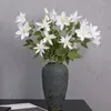 Dekorativa blommor 2pcsimulering 3-huvud Clematis Simulering Växtdekoration Blommor Arrangemang Tillbehör Artificial Fake
