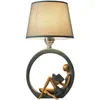 Настольные лампы Современная светодиодная лампа для спальни Dimmable прикроватный свет светлый мультфильм Статуя Статуя Свет