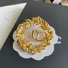 С коробкой роскошной дизайнерской модной клетки Pins Brooches Men039s и Women039s тот же стиль, который используется для костюма -свитера Brooch Jewelr7326107