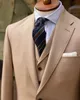 Dreiteilige Hochzeits-Smoking-Herrenanzüge, elegantes Samt-Streifen-Anzugsjackett mit zwei Knöpfen, hübsche individuelle Taschen, vielseitiger Mantel, Hosenweste
