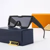 2023 Óculos de sol quadrados Designer feminino Luxo Men feminino feminino Classic Retro UV400 Outdoor com caixa