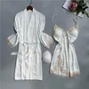 Vêtements de nuit pour femmes blanc dentelle mariée demoiselle d'honneur Robe ensemble femmes Satin Kimono Robe été 2 pièces Sexy col en v nuisette maison vêtements