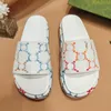 Designer lyxiga kvinnor g sandaler tjocka botten tofflor mens kvinnor glider platt broderi tryckt gel￩ gummi sandaler plattform kl￤nningskor h￶g h￤l st￶vlar 35-45