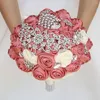 Decoratieve bloemen Europese stijl Handgemaakte Luxe bruidsbruineel Bruidsmeisje Bouquet Home Hand Hand met bloem satijnen rozen kristallen broche