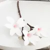装飾的な花3つの白い蘭シルクシミュレーションフラワーリリーウェディングデコレーションブーケルームガーデンテーブルアレンジメントDIY偽物