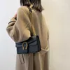 Liquidation de sacs à main pas cher 60% de réduction sur la chaîne petit sac à bandoulière carré noir simple mode fluide haute qualité sentiment polyvalent sac pour femmes étrangères