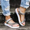 Sandaler Kvinnor Summerkilar Skor för damer Sexiga platta Sandles Slipper Klipp Tår utan halkstrandstorlek 42 43