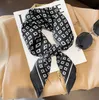 70-70cm Simple Lettres Imprimer Fleur Imiter Foulard En Soie Bandeau pour Femmes Mode Longue Poignée Sac Foulards Paris Épaule Fourre-Tout Bagage Ruban Tête Wrap 4color