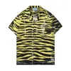 Shoort Men Summer Designer قمصان الأكمام عارضة أزياء فضفاضة بولوس على غرار الشاطئ التنفس تيز الملابس 17 ألوان حجم M-3XLO1K0