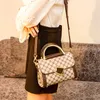 Designer Handbag Store 70% rabatt p￥ mode m￥ngsidiga h￶gklassiga messenger kvinnors v￤sterl￤ndska lilla fyrkantiga v￤ska