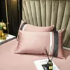 Sängkläder sätter 2023 Est Four-Piece Fashion Cotton Dubbel Housion Bed Sheet Quilt Cover Design ljusrosa färg