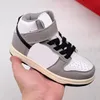 2023 Mid Kids Baby Shoes for Boys Girls Sports Black White Cows Cows Trainers Boy and Girl Athletic Outdoor Kids 24-35 Eur