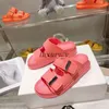 Tasarımcı Hybird Terlik Kadın Platform Sandalet Metal Toka Kauçuk Slaytlar 2 Kayışlar Moda Su Geçirmez Düz Sandalet Klasik Yaz Plaj Flip Flops